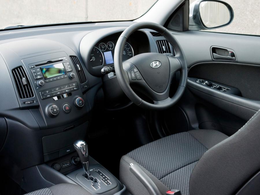  Hyundai i30 2010 года  (UK) (фото 7 из 8)